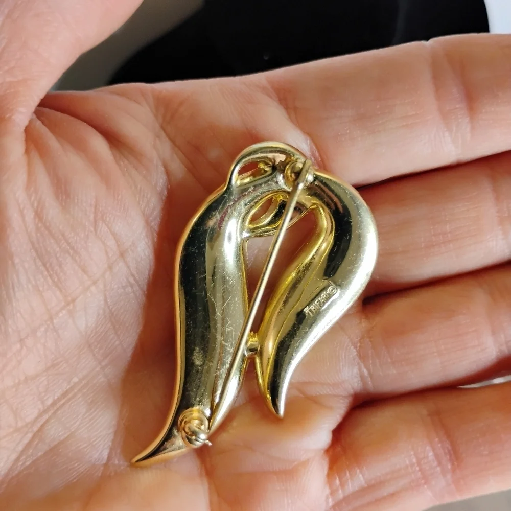 Vintage‎ Trifari Signed Gold Tone Brooch